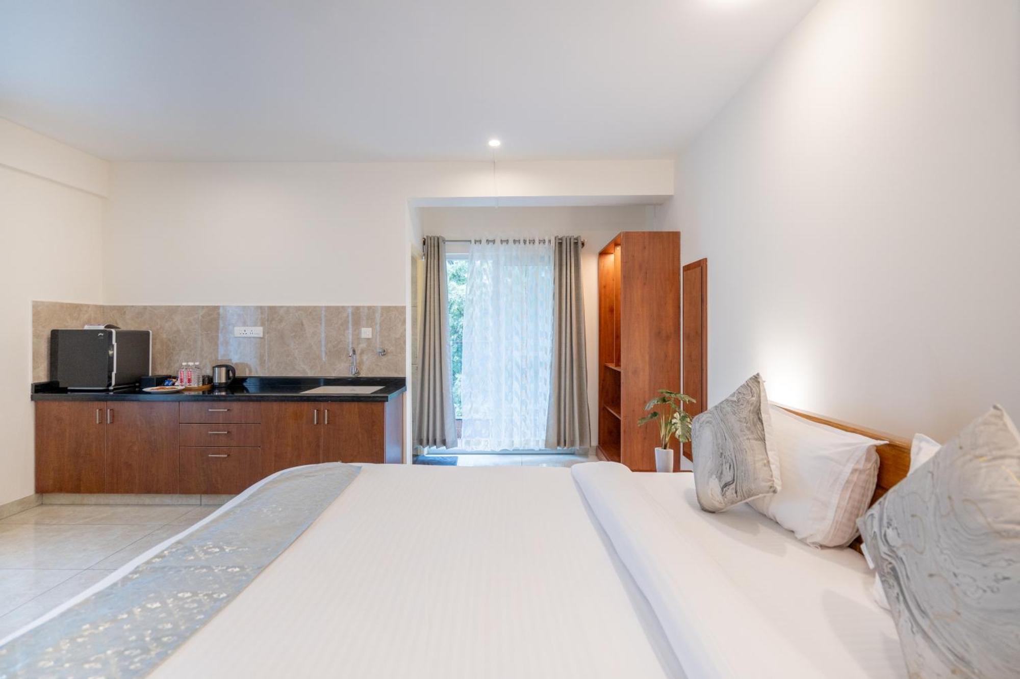 The Silver Chimes Suites Bangalore Bagian luar foto